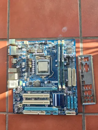 Placa Base Gigabyte GA-H55M-D2H + CPU + 4GB RAM