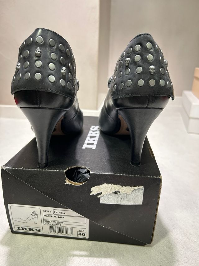 Scarpe col tacco IKKS nere con borchie
