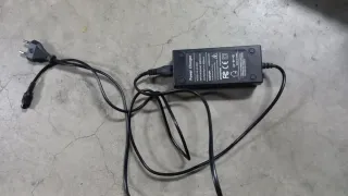 Hoverboard con funda y cargador. No carga.