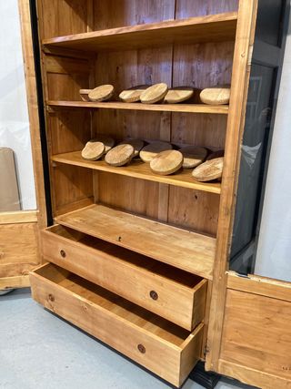 Vitrina Antigua Negra Restaurada