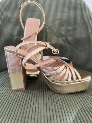 Sandalias tacón plataforma doradas