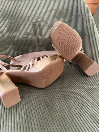 Sandalias tacón plataforma doradas