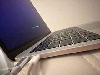 Vendo MacBook Pro usada año 2018