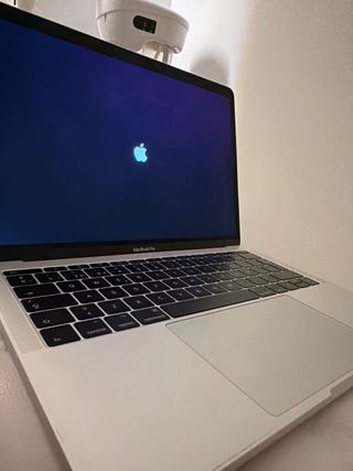 Vendo MacBook Pro usada año 2018
