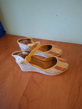 Zapatillas esparto beige y naranja