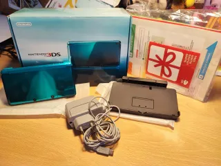 Nintendo 3DS Azul/Verde Completa y nueva.