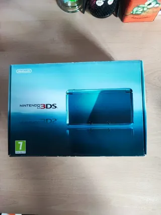Nintendo 3DS Azul/Verde Completa y nueva.