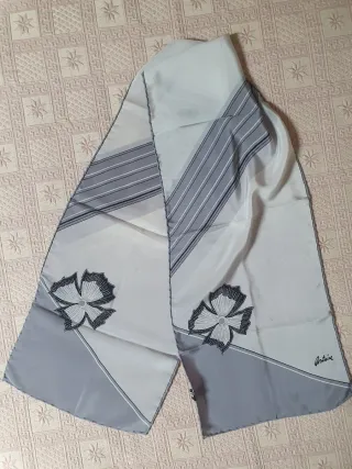 Foulard in seta grigio nuovo