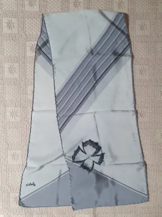 Foulard in seta grigio nuovo