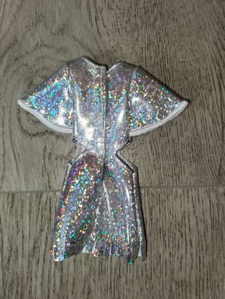 Barbie con 3 outfit originali Mattel