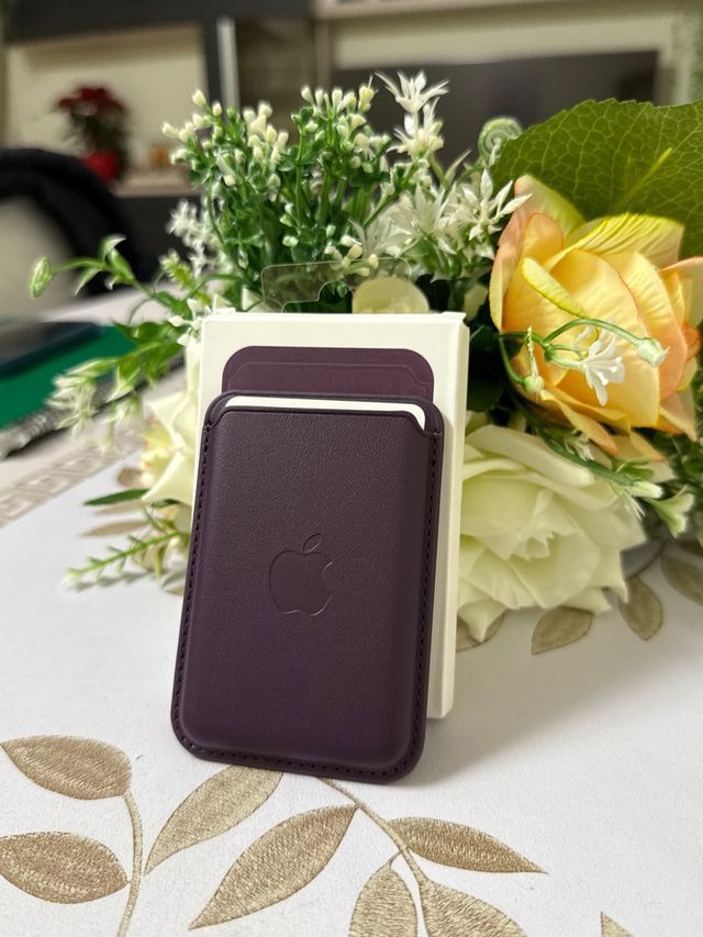 Scambio portafoglio Apple MagSafe in pelle viola