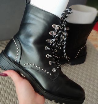 Botines negros tachuelas Promod