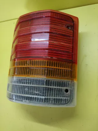 PILOTO TRASERO DERECHO MERCEDES MB100 ETC