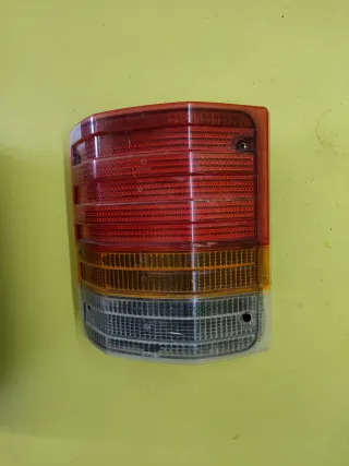 PILOTO TRASERO DERECHO MERCEDES MB100 ETC