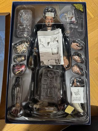 Hot Toys MMS209 Tony Stark Iron Man 3