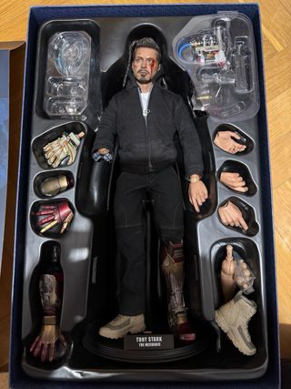 Hot Toys MMS209 Tony Stark Iron Man 3