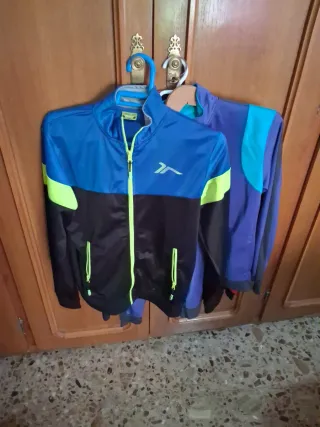 3 Chaquetas de chandal tenth, talla 14 y una 16