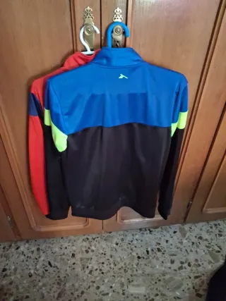 3 Chaquetas de chandal tenth, talla 14 y una 16