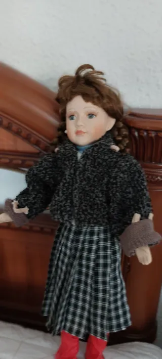 Bambola in porcellana vintage