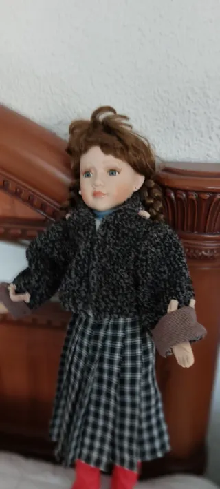 Bambola in porcellana vintage