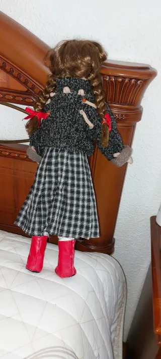 Bambola in porcellana vintage