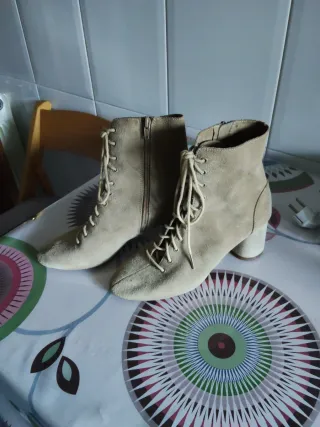 Botines beige mujer con cordones