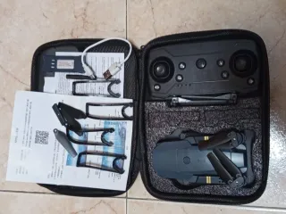 Mini dron plegable gris y dorado