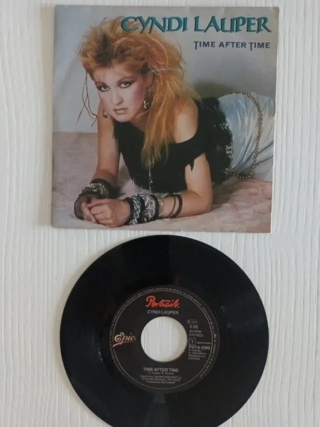 SINGLES CYNDI LAUPER
