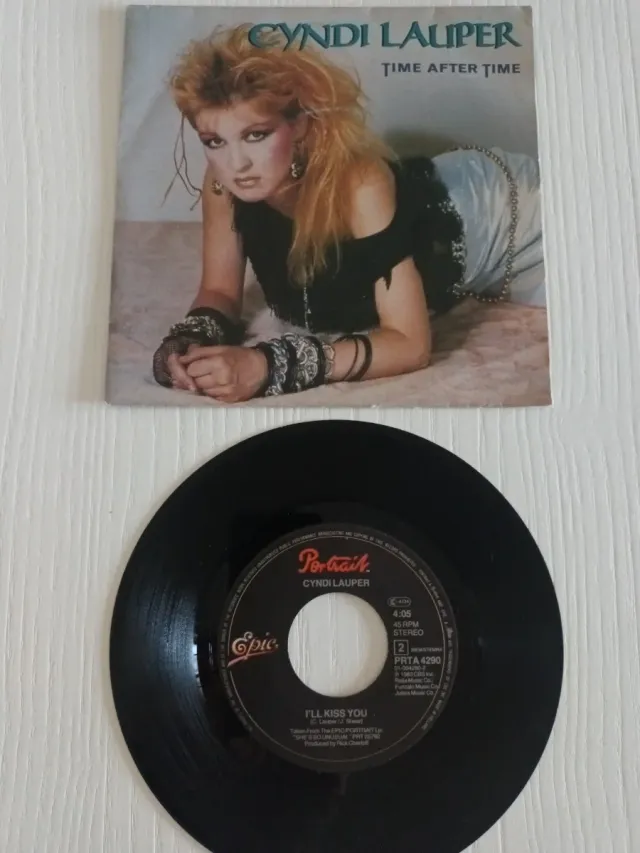 SINGLES CYNDI LAUPER