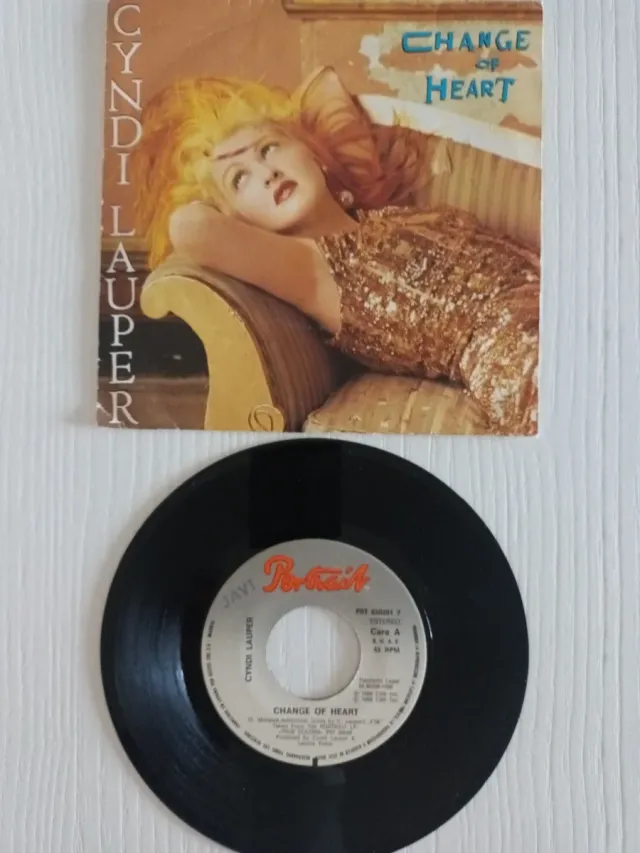 SINGLES CYNDI LAUPER