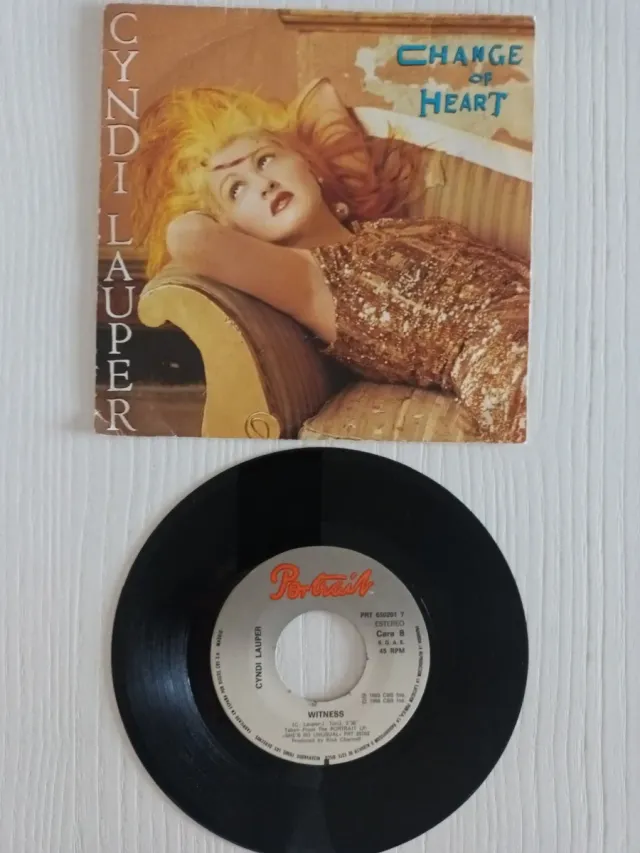 SINGLES CYNDI LAUPER