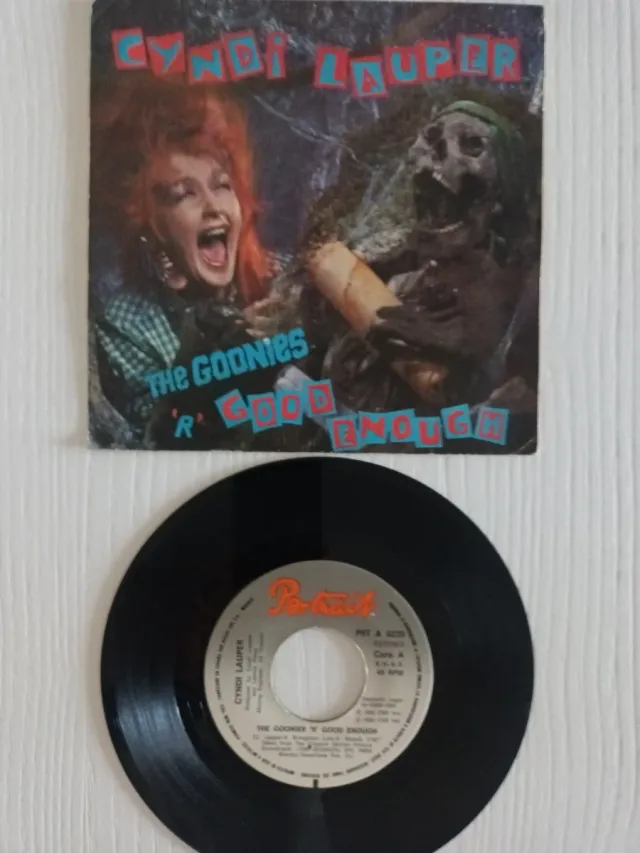 SINGLES CYNDI LAUPER