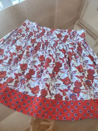 Falda corta floral Stradivarius