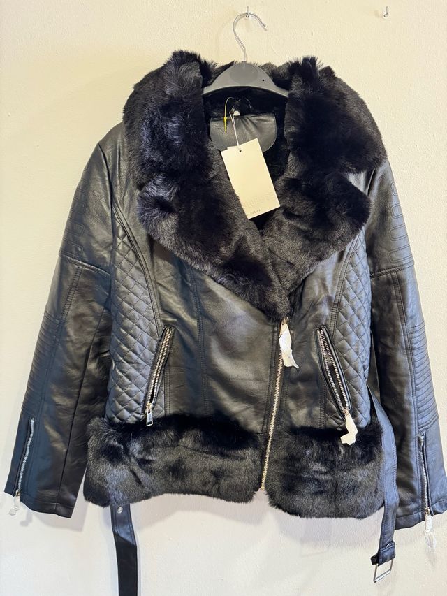 Chaqueta negra de biker con pelo