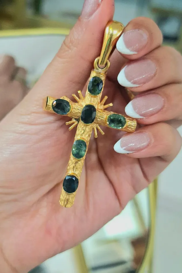 Cruz con Zafiros verdes - ORO 18klt - 18,8gr