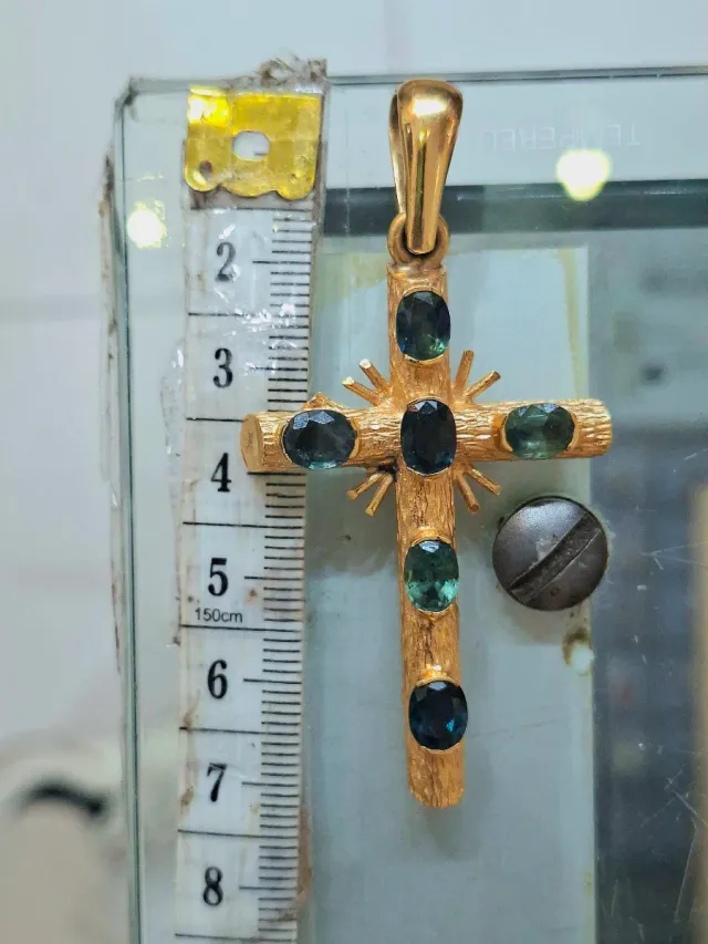 Cruz con Zafiros verdes - ORO 18klt - 18,8gr