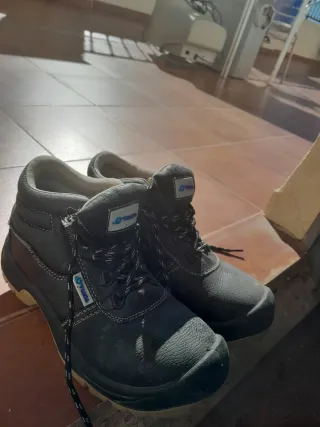 Botas de trabajo VOGAR negras.
