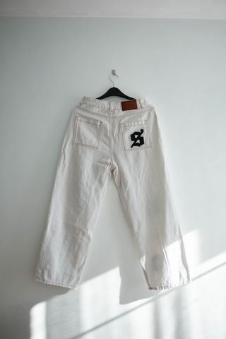 Pantalón baggy blanco con letras