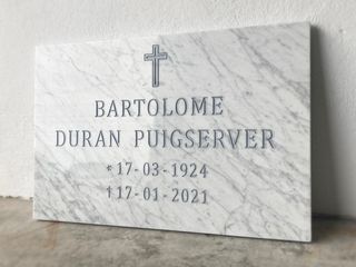 grabaciones e inscripciones en lápidas y nichos