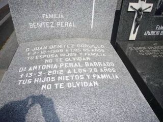 grabaciones e inscripciones en lápidas y nichos