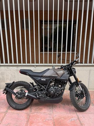 Moto Brixton Crossfire 125cc 2500km