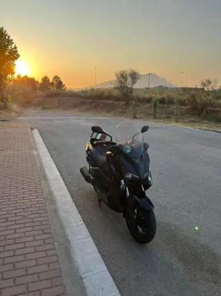 YAMAHA XMAX 250 Scooter modelo 2015 63.500km