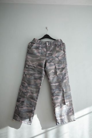Pantalón cargo ancho camuflaje
