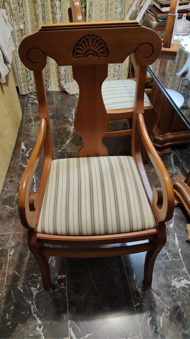 Mesa de cristal y madera con 4 sillas y 2 sillones