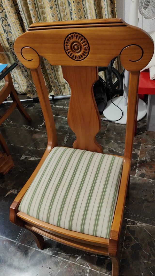 Mesa de cristal y madera con 4 sillas y 2 sillones