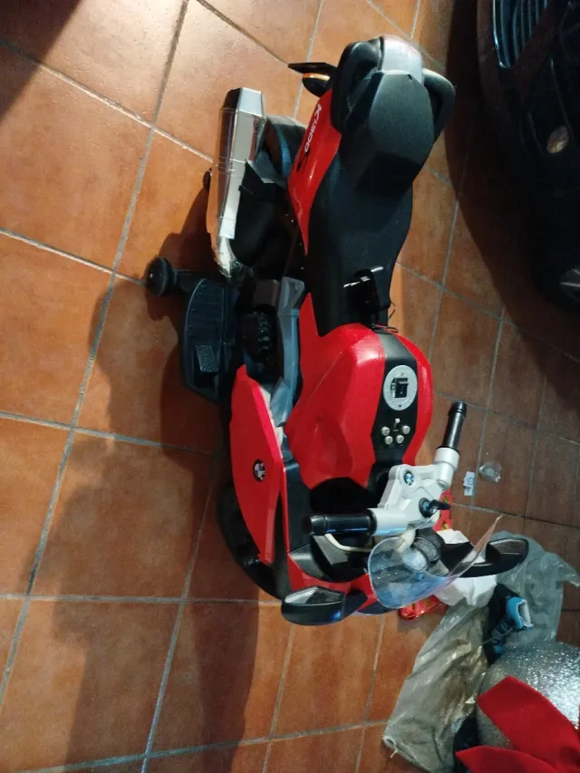 Moto eléctrica infantil BMW K1300 Roja