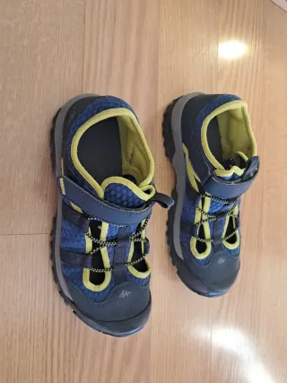 Chanclas niño azul y amarillo