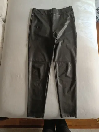 Pantalon efecto cuero