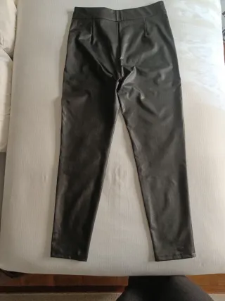 Pantalon efecto cuero