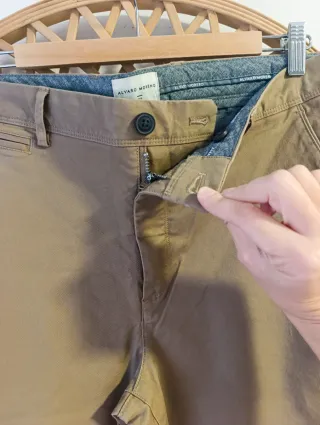 PANTALÓN CHINOS CAMEL ÁLVARO MORENO